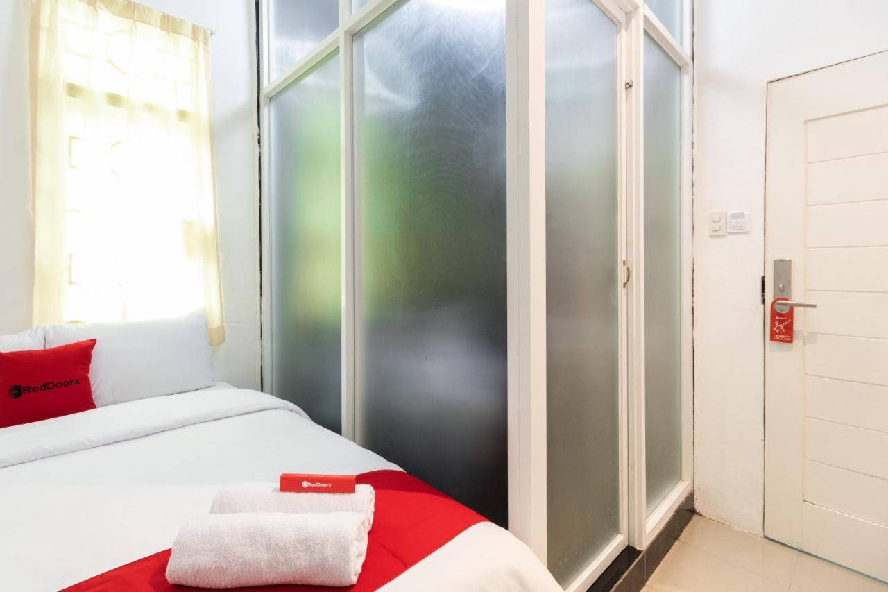 RedDoorz near Sun Plaza Medan 2 Hotel Exterior foto