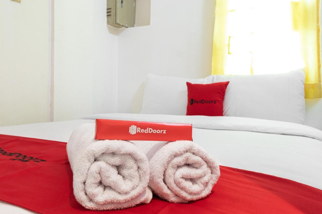 RedDoorz near Sun Plaza Medan 2 Hotel Exterior foto