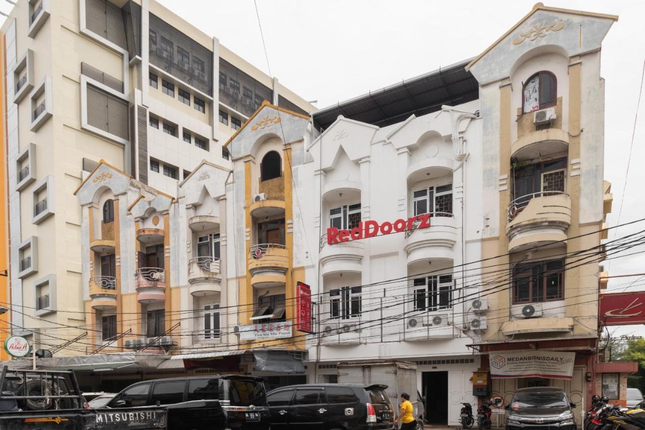 RedDoorz near Sun Plaza Medan 2 Hotel Exterior foto