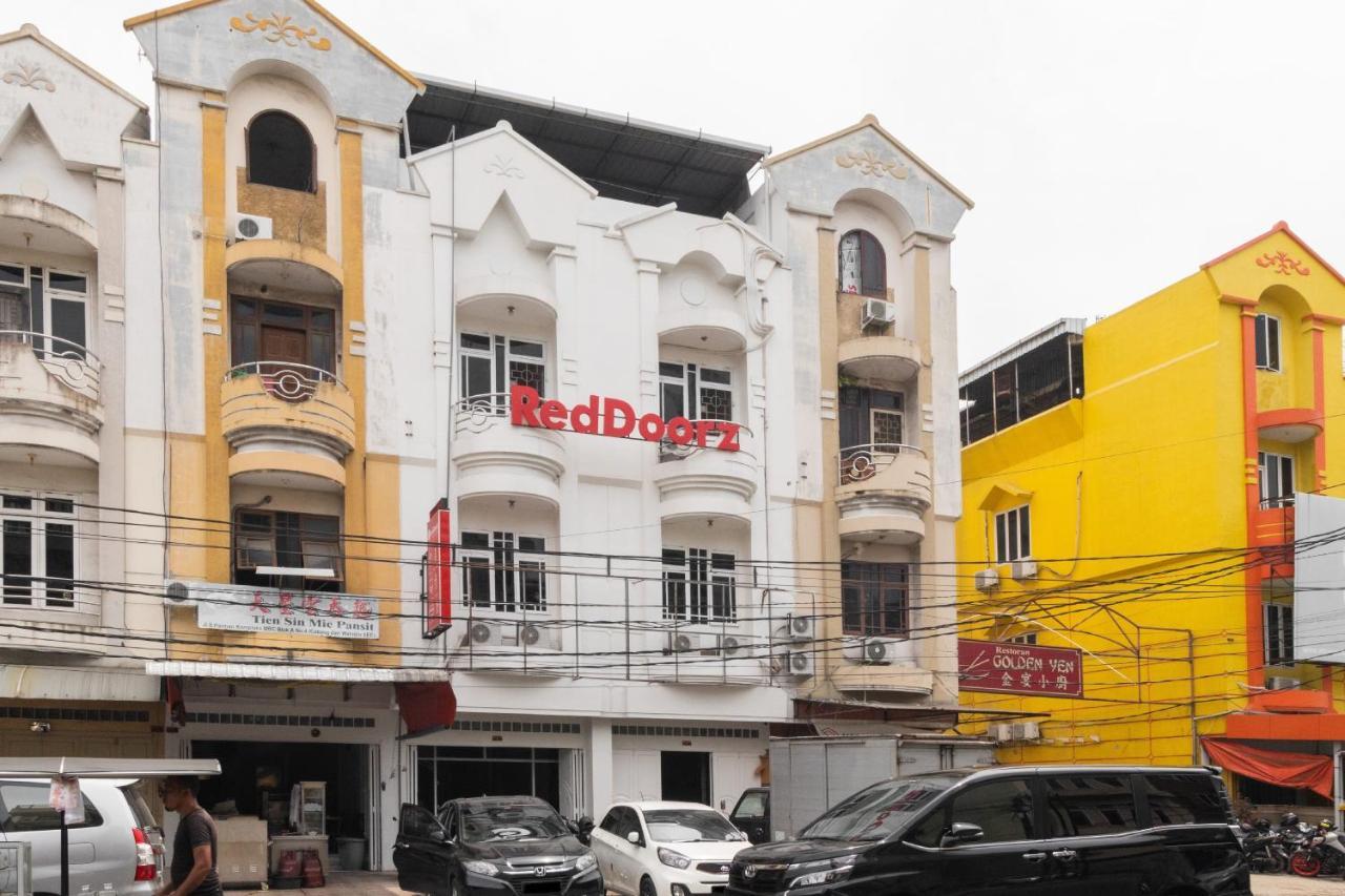 RedDoorz near Sun Plaza Medan 2 Hotel Exterior foto