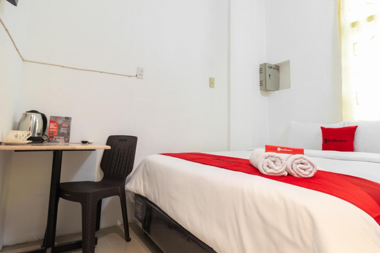 RedDoorz near Sun Plaza Medan 2 Hotel Exterior foto